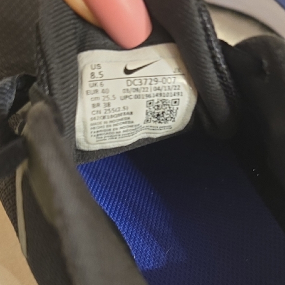 Nike Black and Blue Sneakers Running - Picture 8 of 10